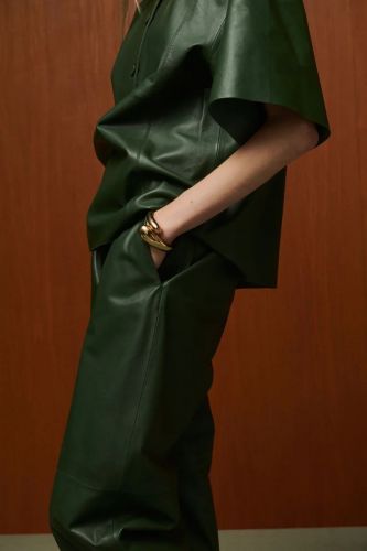 Pantalon cuir vert BELLEPIECE | Marine Auvelais 