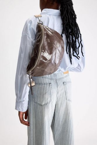 Sac à bandoulière en cuir laminé imprimé python gris-brun BELLEROSE | Marine