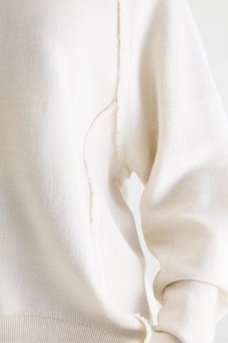 Pull oversize beige avec col rond croisé, coutures apparentes et manches raglan BELLEROSE | Marine