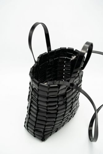 Dragon Diffusion sac Vernis noir femmes (Cuir tressé grand trapèze bandouillière - LINK TOTE vernis noir) - Marine | Much more than shoes