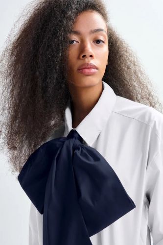 Chemise en coton blanc et bleu marine avec nœud papillon amovible ESSENTIEL ANTWERP | Marine