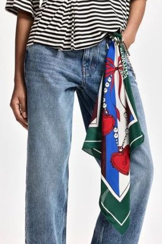 Foulard en soie imprimé rouge, bleu et vert foncé ESSENTIEL ANTWERP | MARINE Auvelais