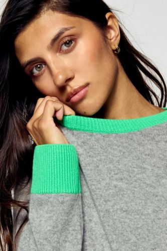 Pull gris à bords vert FROM FUTURE | Marine