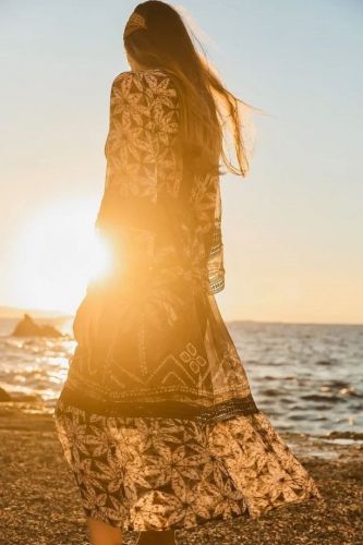 Grace robe Brun-multi femmes (Robe longue bohème motifs  - 3125 robe col V brun multi) - Marine | Much more than shoes