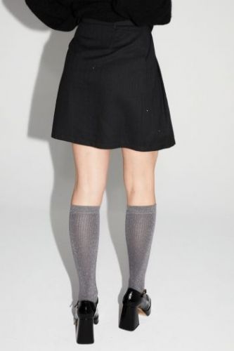 Mini-jupe courte noire profond à chevrons discrets avec rayures fine à paillettes IMPREVU | Marine