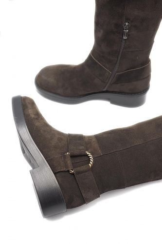 Botte haute en daim marron avec boucle 