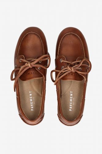 Boat shoes en cuir tanné naturel foncé
Semelle intérieure en cuir, effet rebondissant