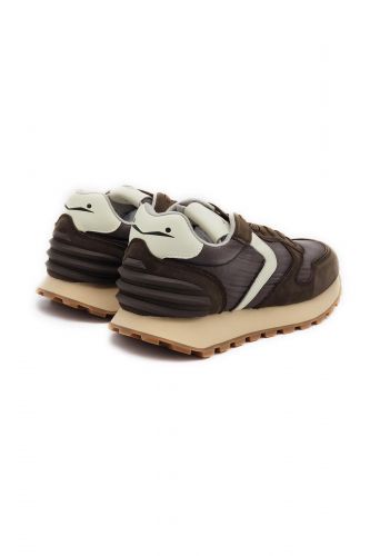 Sneaker marron foncé avec détail blanc VOILE BLANCHE | Marine