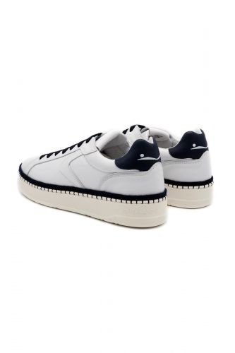 Voile Blanche basket bas Blanc hommes (semelle blanche cousue - LAYTON blanc cuir couture bleu) - Marine | Much more than shoes