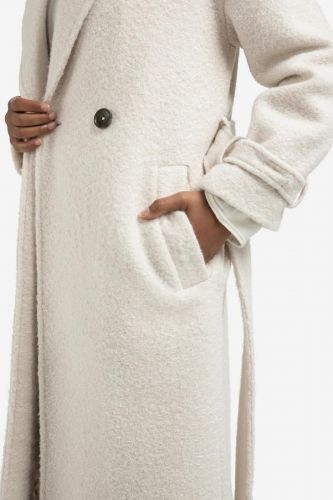 Long manteau écru en maille bouclée avec ceinture, coupe oversize YAYA | Marine