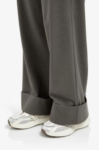 Pantalon doux et structuré avec de grands revers YAYA | Marine