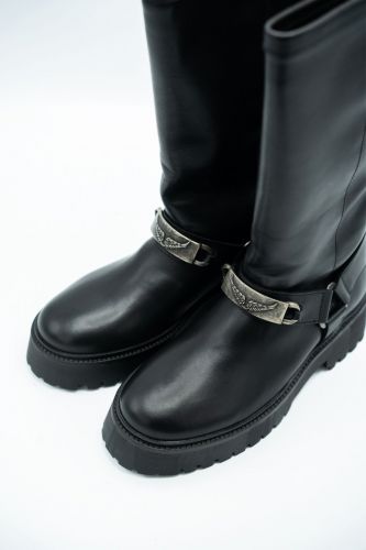 Zadig & Voltaire Accessoires botte Noir femmes (Botte en cuir noir avec triangle métal - ANGIE SMOOTH noir) - Marine | Much more than shoes